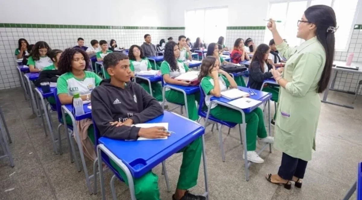 professor-da-seduc-em-sala-de-aula--1f7ba32f94780c4a.jpg