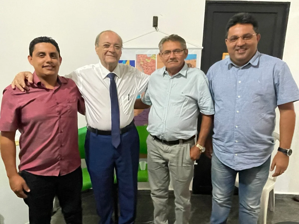 Silvio Mendes com lideranças de Marcolândia-PI